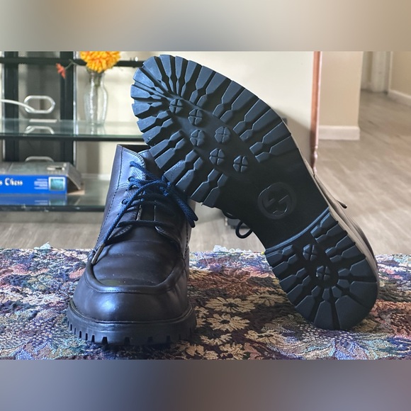 Gucci Black Leather Chukka Boots with Blue Laces